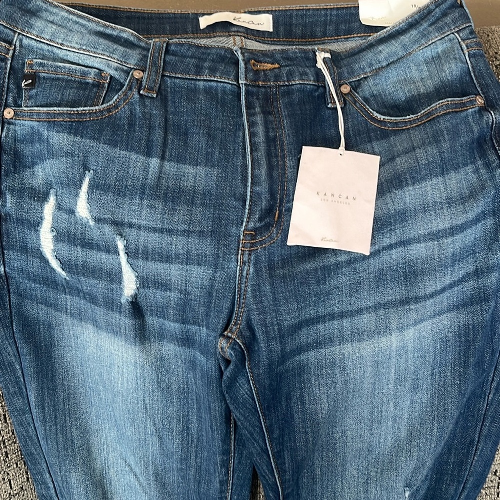 NWT Kancan distressed women’s denim jeans size 15/31 midrise super skinny
